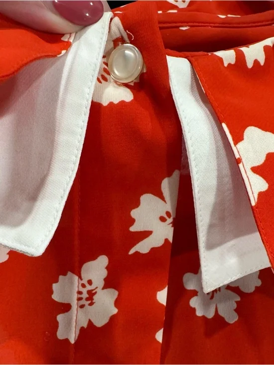 Red Floral Blouse with Contrast Peter Collar 06-0207 - Picture 8 of 11